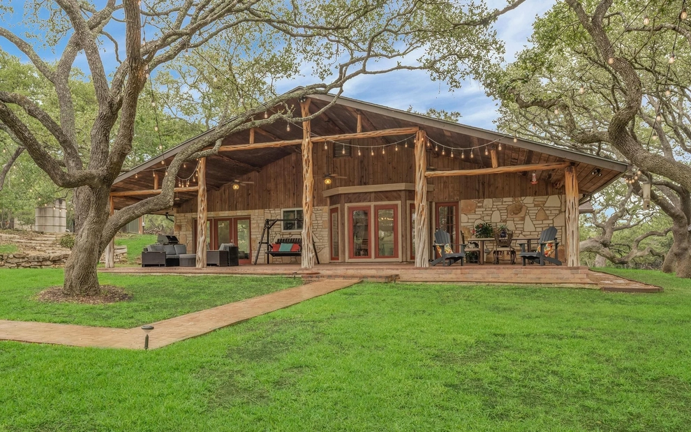 Unit for sale at 515 N Pleasant Valley DR, Boerne, TX 78006