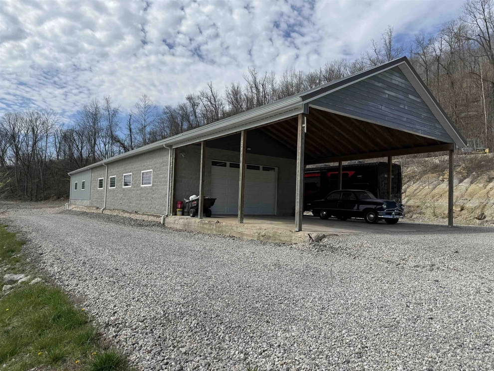 Photo of 129 County Rd 24, Ironton, OH 45638