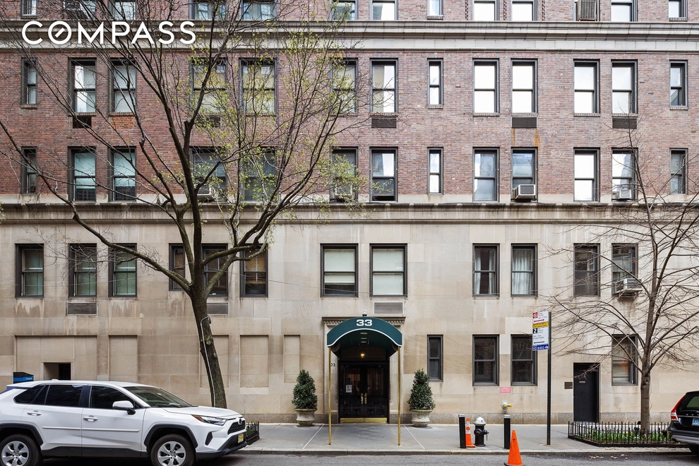 Photo of 33 East 70th Street, New York, NY 10021