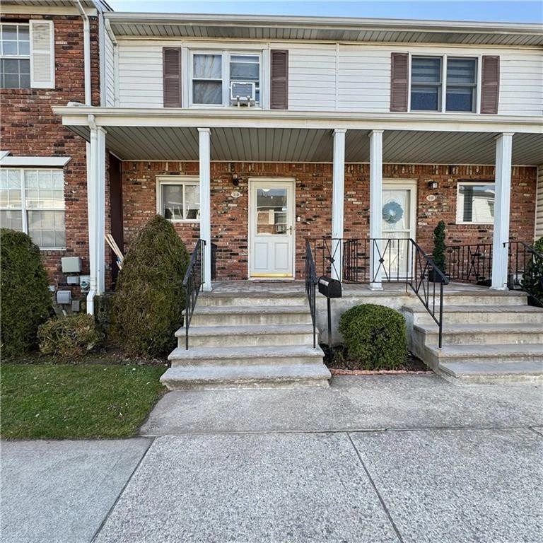 Unit for sale at 21d Signs Road, Staten  Island, NY 10314