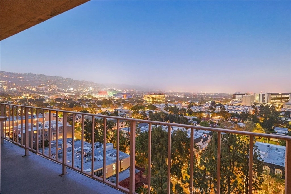 Photo of 100 South Doheny Drive, Los Angeles, CA 90048