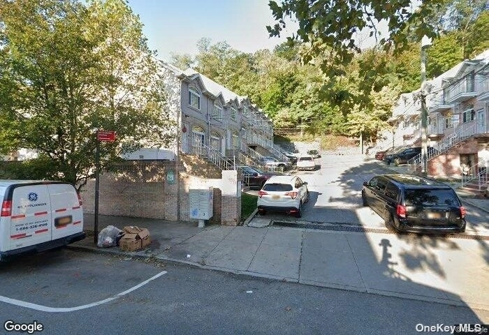 Unit for sale at 28 Maxie Ct, Staten Island, NY 10304