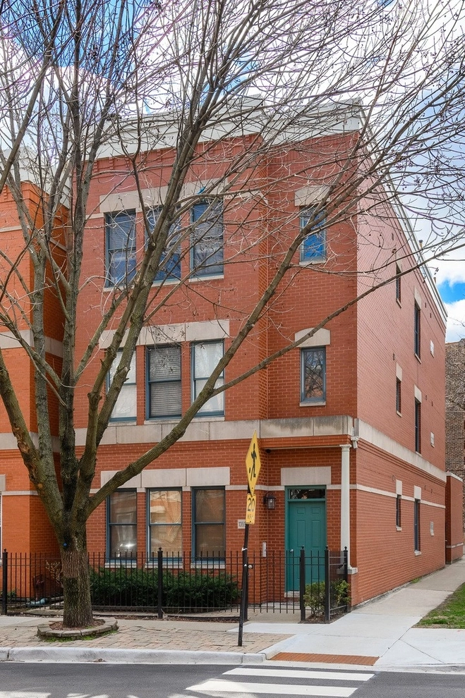 Unit for sale at 1359 W Fillmore Street, Chicago, IL 60607