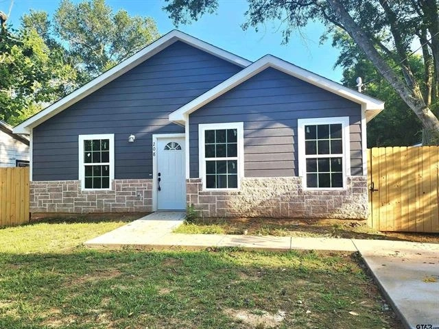 Unit for sale at 208 Lenox Street, Pittsburg, TX 75686