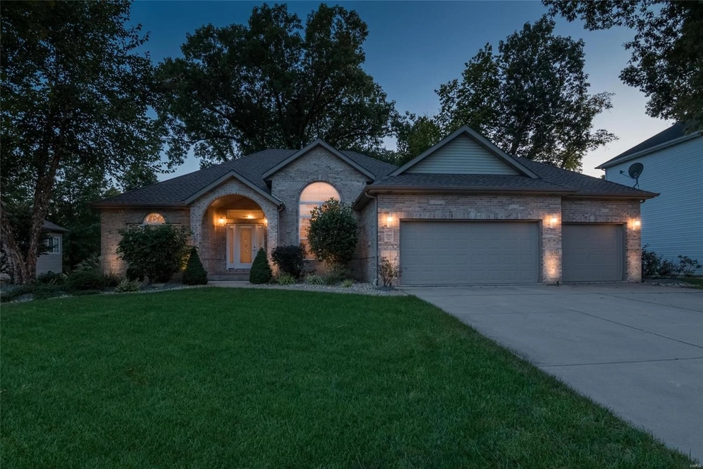 Photo of 2849 Woodfield Drive, Maryville, IL 62062