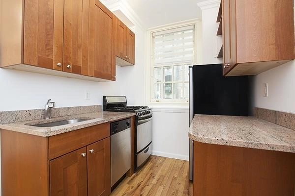Unit for sale at 516 E 78th St, Manhattan, NY 10075