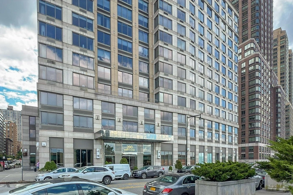 200 Riverside Boulevard