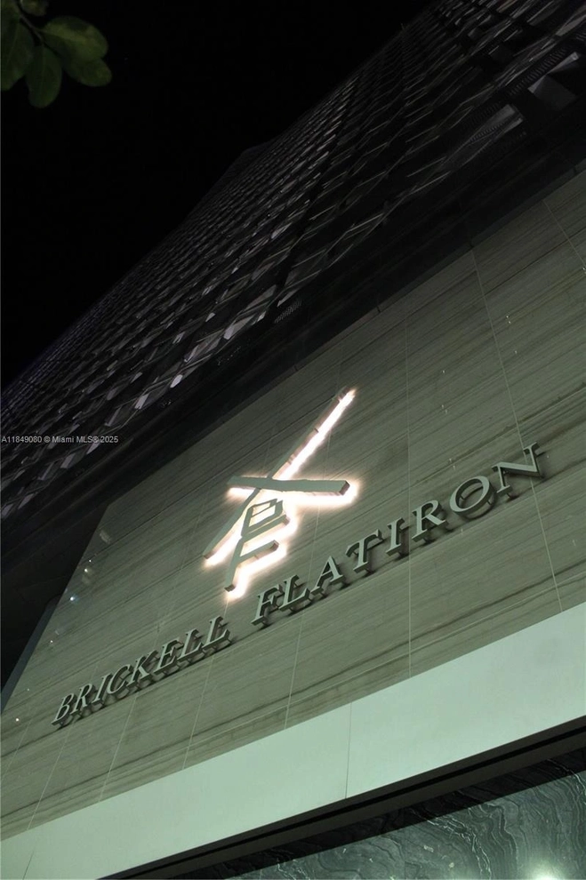 1000 Brickell Plaza