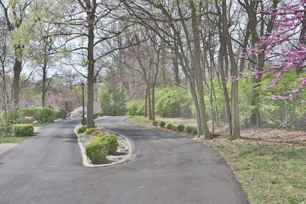 Photo of 8714 Wooded Trail Court, Louisville, KY 40220