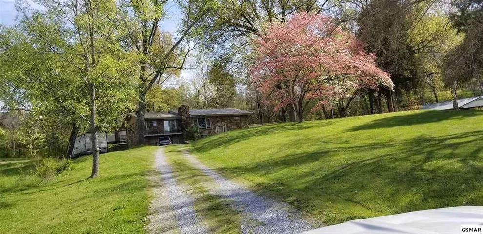Photo of 129 Sugar Hollow Road, Pigeon Forge, TN 37863