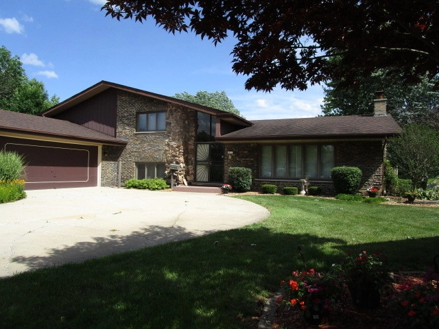 Photo of 16729 Kimbark Court, South Holland, IL 60473