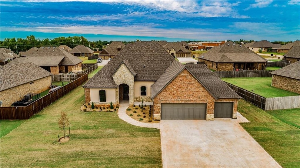 Photo of 2317 West Beaver Point Drive, Mustang, OK 73064
