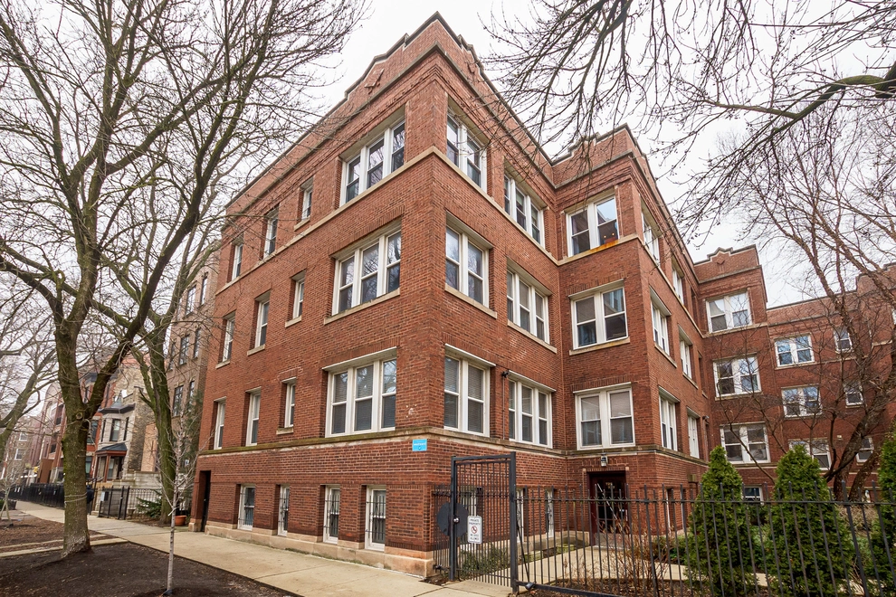 Photo of 727 West Buckingham Place, Chicago, IL 60657